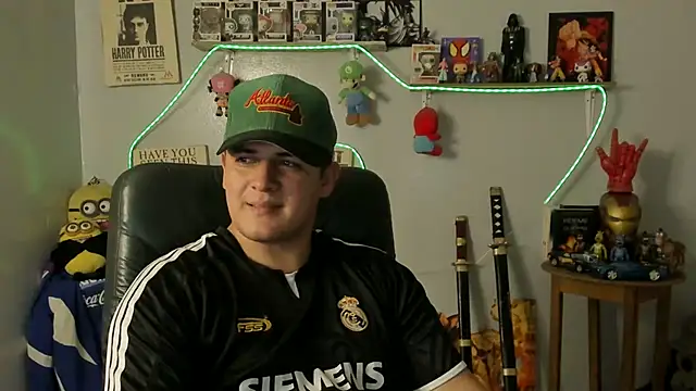 Snapshot of ney_22 chatting on February 3, 7:41 pm ney 22 online show from February 3, 7:41 pm