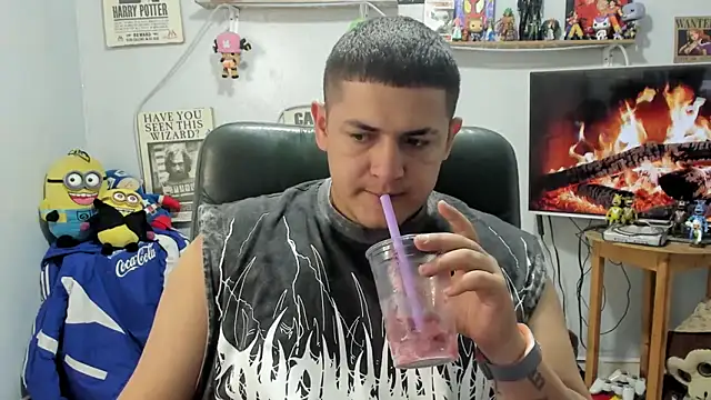 Snapshot of ney_22 chatting on February 15, 11:45 pm ney 22 online show from February 15, 11:45 pm