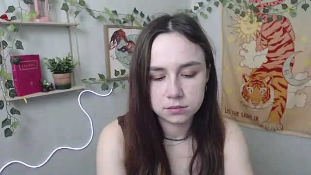 VeryVeryVeryShy  online show from April 15, 5:47 am