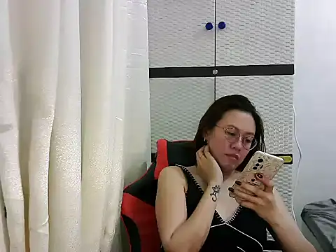 crizzybel online show from March 17, 5:49 pm