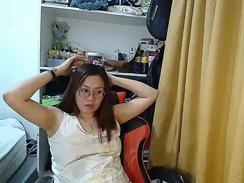 crizzybel online show from April 19, 4:17 pm