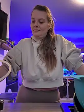 Snapshot of newMichelle chatting on February 4, 7:03 am newMichelle online show from February 4, 7:03 am