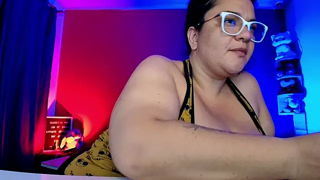 lulubigtitts1 online show from March 20, 3:55 am