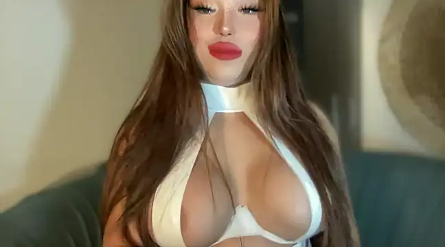 Snapshot of BigDominaMia chatting on December 27, 10:55 am BigDominaMia online show from December 27, 10:55 am