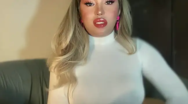 Snapshot of BigDominaMia chatting on December 30, 9:05 am BigDominaMia online show from December 30, 9:05 am