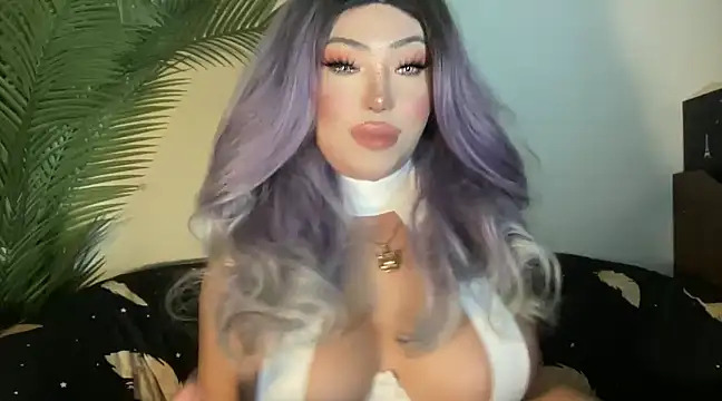 Snapshot of BigDominaMia chatting on January 26, 12:33 pm BigDominaMia online show from January 26, 12:33 pm