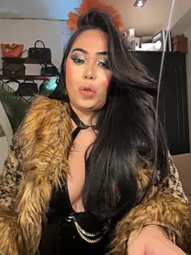 Snapshot of BigDominaMia chatting on November 10, 3:11 pm BigDominaMia online show from November 10, 3:11 pm