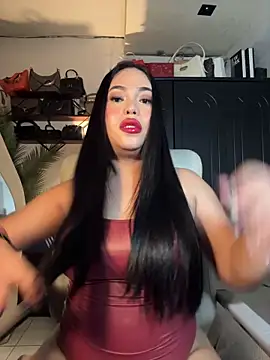 Snapshot of BigDominaMia chatting on December 23, 1:14 am BigDominaMia online show from December 23, 1:14 am