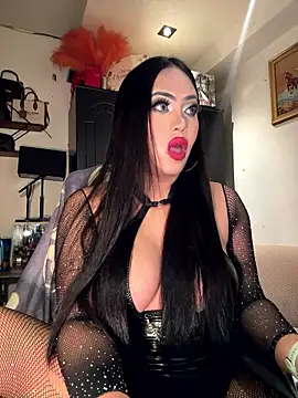 Snapshot of BigDominaMia chatting on January 8, 1:41 am BigDominaMia online show from January 8, 1:41 am