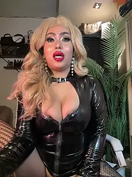 Snapshot of BigDominaMia chatting on February 8, 7:45 am BigDominaMia online show from February 8, 7:45 am