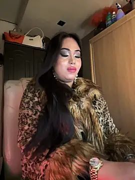 Snapshot of BigDominaMia chatting on March 1, 3:30 am BigDominaMia online show from March 1, 3:30 am