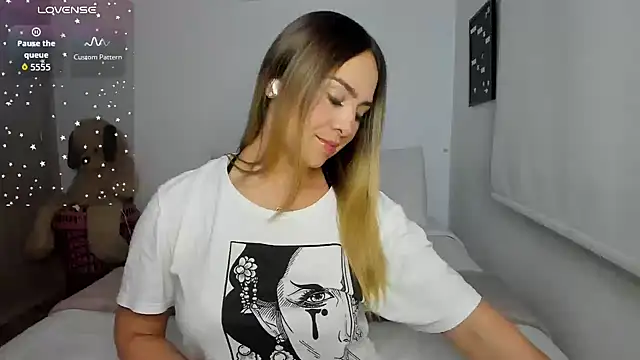 sophi mooreno online show from February 6, 3:00 am