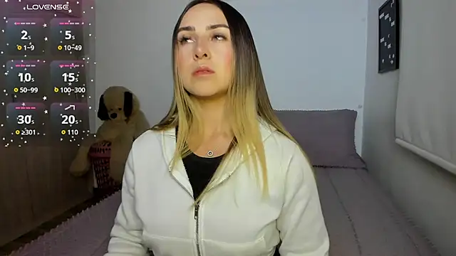 Snapshot of sophi_mooreno chatting on June 26, 3:11 am sophi mooreno online show from June 26, 3:11 am