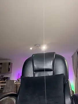 Snapshot of Frank_Farrell chatting on February 18, 1:12 am Frank Farrell online show from February 18, 1:12 am