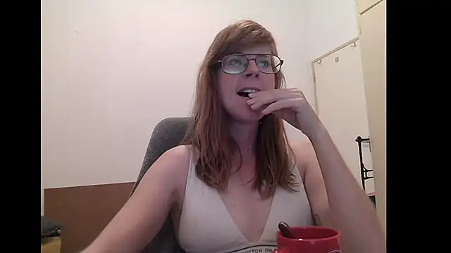 SavannaGirly online show from June 10, 7:18 am