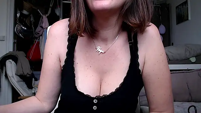 FunnyAly online show from May 4, 1:18 pm