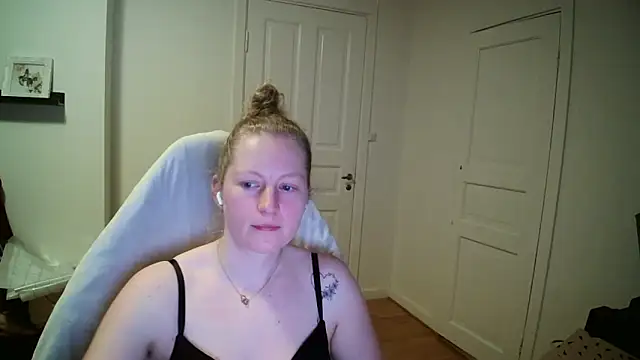 Girlnina-1995 online show from March 5, 9:33 pm