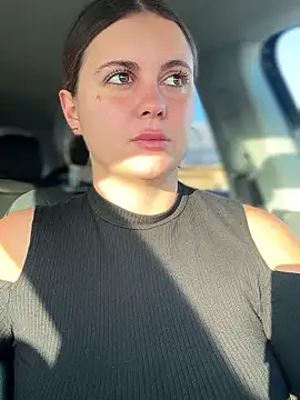 Snapshot of Samantha_official chatting on December 18, 8:31 am Samantha official online show from December 18, 8:31 am