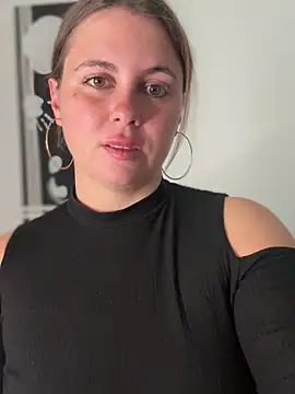 Snapshot of Samantha_official chatting on March 2, 10:11 am Samantha official online show from March 2, 10:11 am