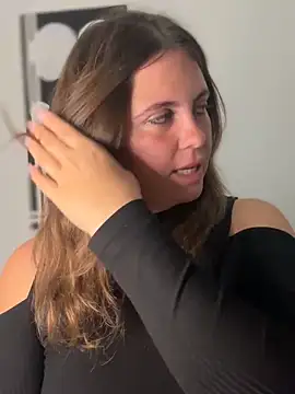 Snapshot of Samantha_official chatting on March 3, 10:10 am Samantha official online show from March 3, 10:10 am