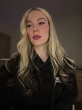 xDinnax online show from April 18, 7:18 pm