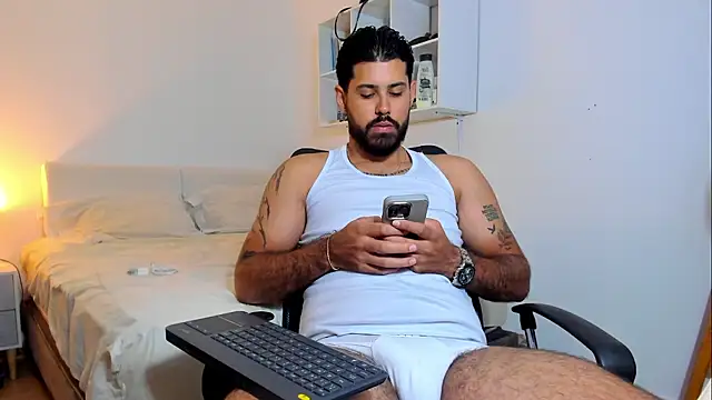 Justyn Torres online show from February 11, 2:33 pm