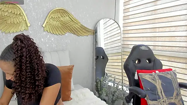 EmmaFerrary online show from April 16, 7:14 pm