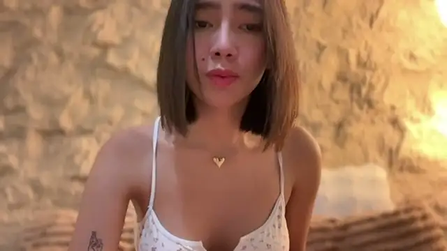 GenesisCastillano online show from April 10, 10:53 am