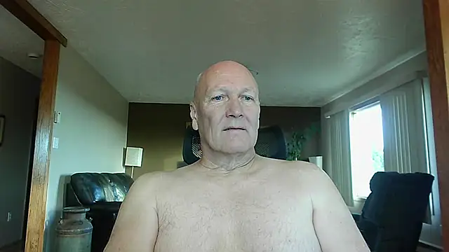 Snapshot of BasicAnt chatting on October 24, 2:35 pm BasicAnt online show from October 24, 2:35 pm