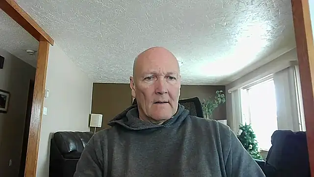 Snapshot of BasicAnt chatting on December 3, 5:44 pm BasicAnt online show from December 3, 5:44 pm