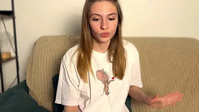LovelyKatea online show from May 21, 3:52 pm