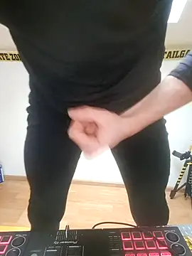 utoopia777 online show from February 9, 7:56 am