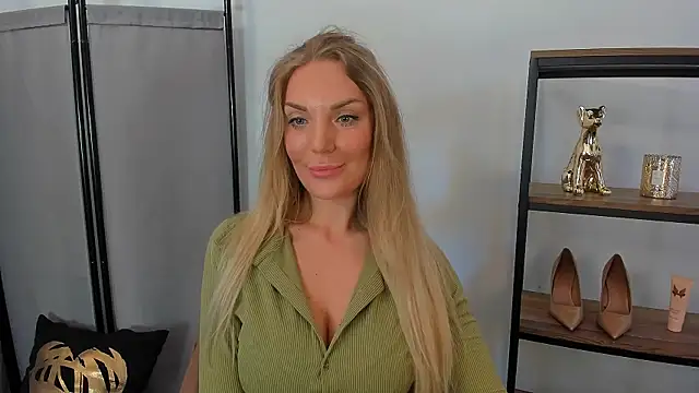AulloraHoney online show from May 16, 10:36 am