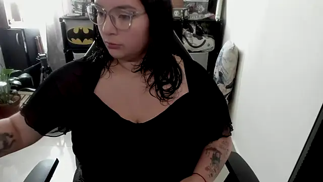 aika-dreams online show from March 31, 1:55 pm