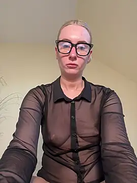 Snapshot of CutieEmy chatting on May 24, 3:17 pm CutieEmy online show from May 24, 3:17 pm