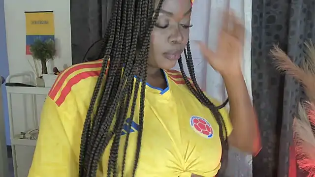 Snapshot of karinacortes chatting on July 20, 9:50 pm karinacortes online show from July 20, 9:50 pm