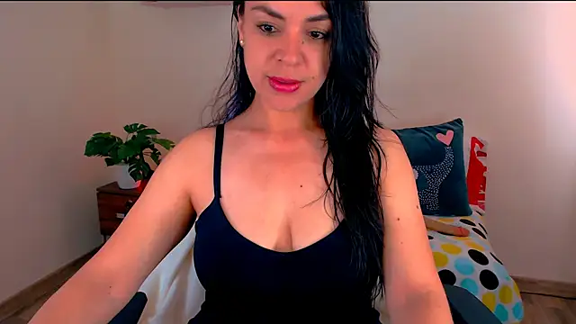 LATINGODDESS X online show from June 19, 3:05 pm