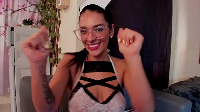 annyluna1 online show from May 6, 5:40 pm