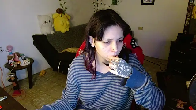Snapshot of MaryJannes chatting on April 22, 7:22 am MaryJannes online show from April 22, 7:22 am