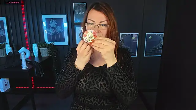 MrsIngrid online show from February 14, 7:17 am