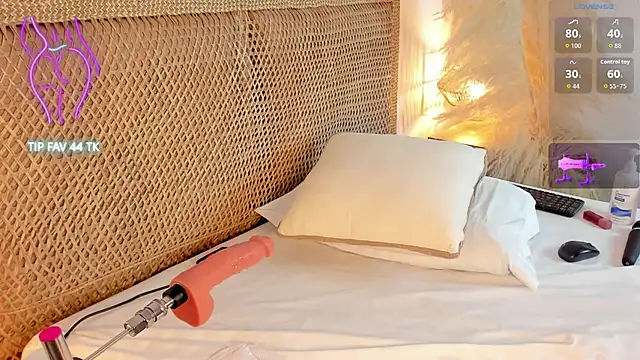 Snapshot of cloe_25 chatting on October 25, 3:25 am cloe 25 online show from October 25, 3:25 am