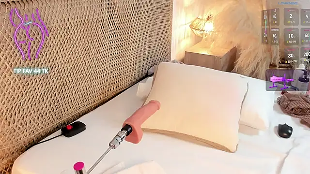 Snapshot of cloe_25 chatting on November 5, 3:06 am cloe 25 online show from November 5, 3:06 am