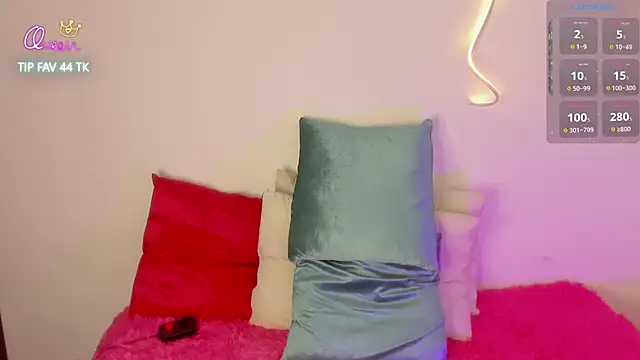 Snapshot of cloe_25 chatting on February 28, 12:33 am cloe 25 online show from February 28, 12:33 am