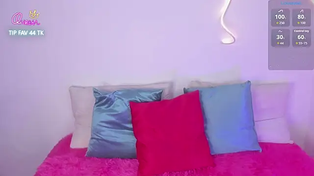 Snapshot of cloe_25 chatting on March 1, 12:34 am cloe 25 online show from March 1, 12:34 am