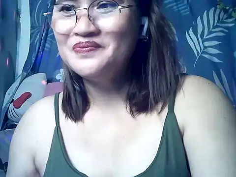 Snapshot of Amazing_Angel22 chatting on April 24, 3:25 pm Amazing Angel22 online show from April 24, 3:25 pm
