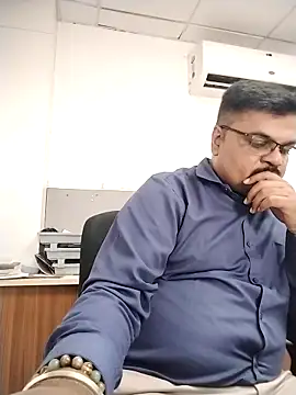 Desi Londa 143 online show from April 30, 9:15 am