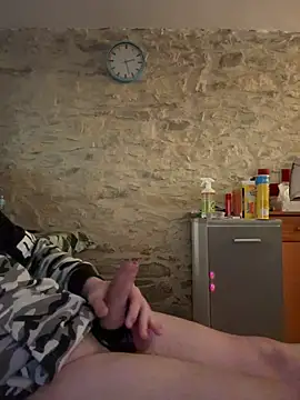 Snapshot of yann2392 chatting on April 7, 4:29 pm yann2392 online show from April 7, 4:29 pm