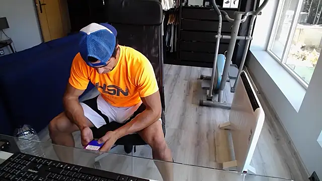 Snapshot of samricci21 chatting on October 11, 9:52 am samricci21 online show from October 11, 9:52 am