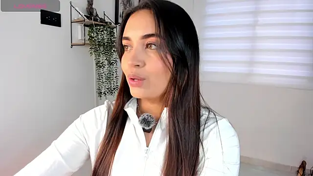 aisha es online show from May 19, 9:10 pm