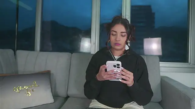 aisha es online show from May 23, 10:41 am
